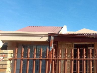 4 Bedroom House For Sale in Boitekong