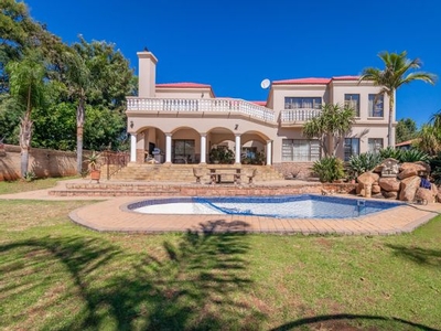 5 Bedroom House For Sale in Ruimsig