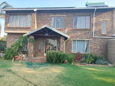 6 Bedroom Freestanding For Sale in The Reeds in The Reeds - 15 kobus