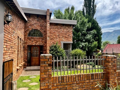 6 Bedroom House For Sale in Harrismith