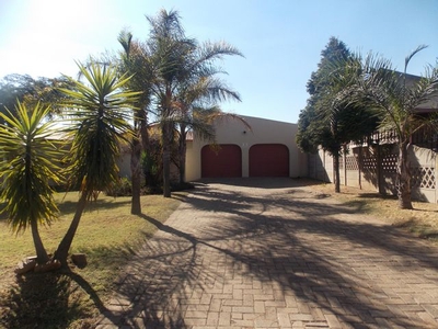 8 Bedroom House For Sale in Witbank Ext 16