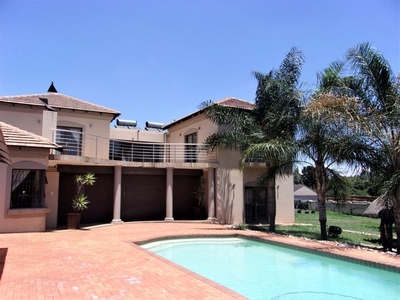 8,588m² Small Holding For Sale in Raslouw