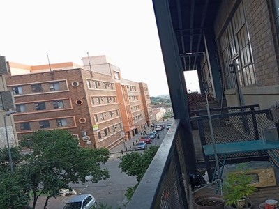 1 Bedroom bachelor flat to rent in City & Suburban, Johannesburg