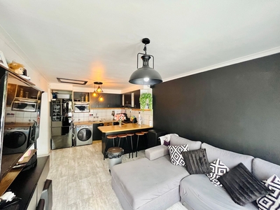 2 Bedroom Apartment For Sale in Oakglen - 7 Linquenda 8 Stellenberg Street