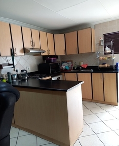 3 Bedroom Apartment / Flat For Sale In Bellair