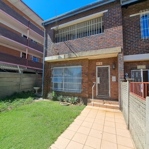 3 Bedroom Apartment To Let in Rosettenville