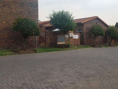 3 Bedroom Townhouse to rent in Buccleuch | ALLSAproperty.co.za