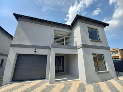 3 Bedroom Townhouse to rent in Waterberry Country Estate - Waterburry Country Estate
