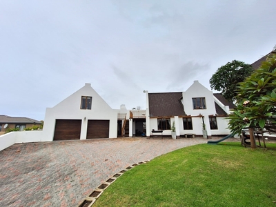 4 Bedroom House for sale in Wavecrest | ALLSAproperty.co.za