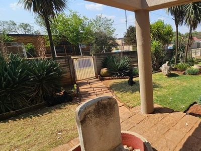 AMAZING 4 BEDROOM HOUSE FOR SALE IN DELMAS WES.