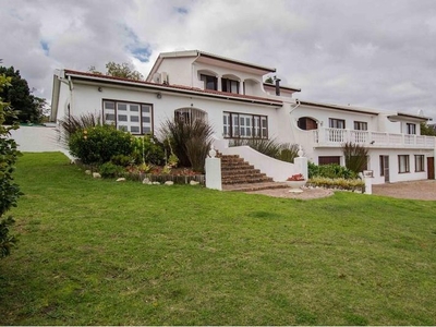 Big property in Helena Heights with Magnificence views and an entertainer's dream