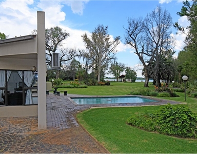 Incredible property on the Vaal River. 3 properties in 1, boomed off road!