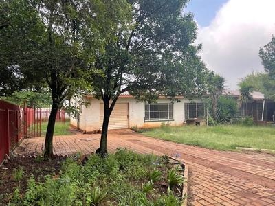 SMALLHOLDING WITH MULTIPLE DWELLINGS IN MOOIPLAATS ONLINE AUCTION