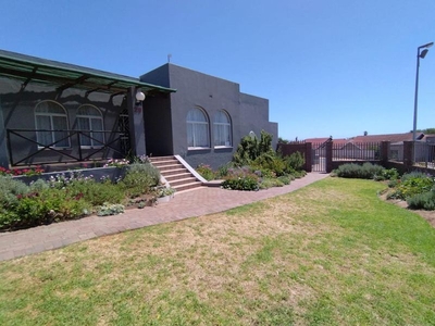 Spacious Family Home For Sale In Vredenburg