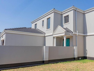 3 Bedroom townhouse - freehold for sale in Fourways, Sandton