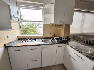 1 bedroom apartment to rent in Rondebosch