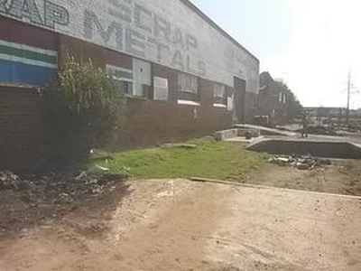 Spacious Warehouse on a 7000 m² . Stand size = Floor coverage = 5000 m² - Germiston