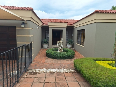 3 Bedroom Sectional Title For Sale in Safari Gardens