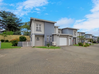 3 Bedroom Townhouse To Let in Eagle Canyon Golf Estate