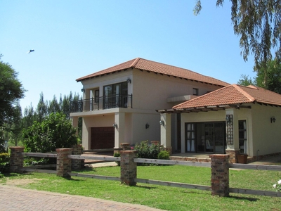 FNB Quick Sell 4 Bedroom Sectional Title for Sale in Parys -