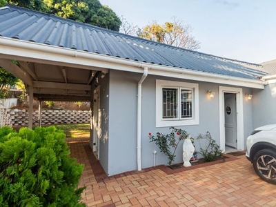 REDUCED! STEP INTO THIS LIGHT AND AIRY STEPLESS HOME