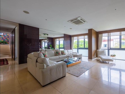 Penthouse For Sale in DUNKELD WEST