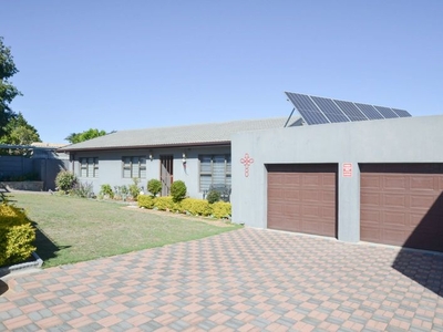 3 Bedroom house in Morgenster Heights For Sale