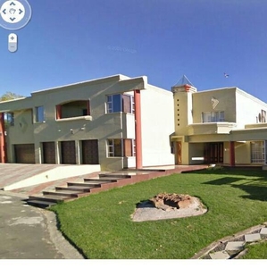 6 Bedroom House for sale in Ermelo