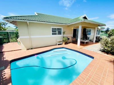 Hendra Estates - Stunning Pet-Friendly Simplex With Private Pool in Somerset Park To Rent