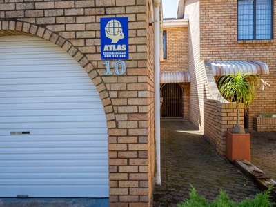Secure, Light and Spacious, Townhouse to Rent in Walmer Heights