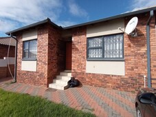 3 Bedroom Townhouse For Sale in Duvha Park Ext 1, Duvha Park