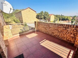 2 Bed Apartment in Ruimsig