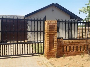 3 Bed House in Protea Glen