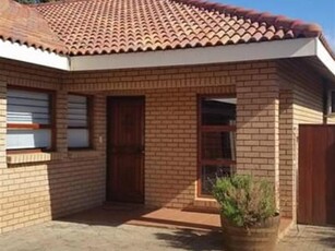 3 Bed Townhouse in Roylglen Gardens