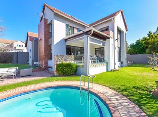 3 bedroom house to rent in Olivedale