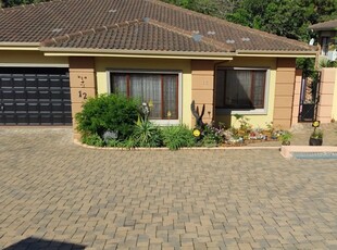 3 Bedroom Townhouse For Sale in Uvongo