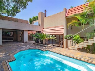 4 Bed Apartment in Waterkloof Heights