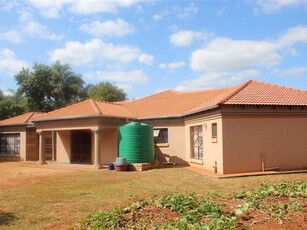 4 Bed House in Mookgophong (Naboomspruit)
