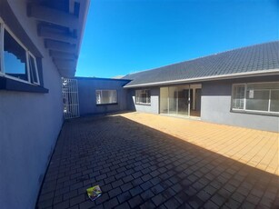 5 Bed House in Witpoortjie