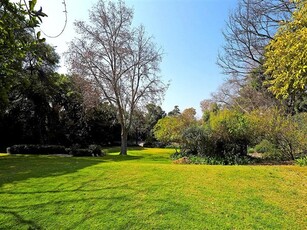 5 000 m² Land available in Hurlingham