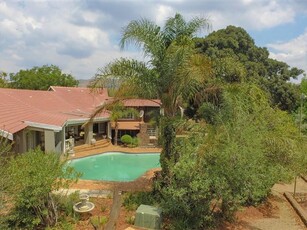 8 Bed House in Ruimsig