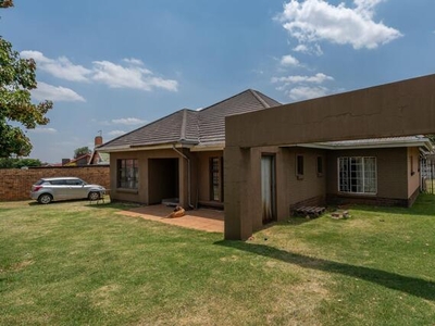 House For Sale In Robertsham, Johannesburg