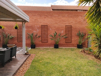 2 Bedroom Simplex To Let in Rietvlei Ridge Country Estate