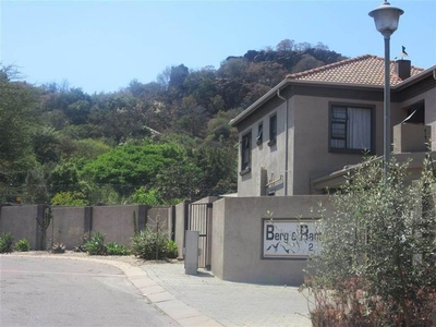 2 Bedroom Sectional Title For Sale in Bergsig