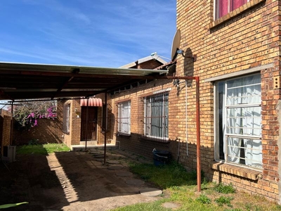 4 Bedroom townhouse-villa in Witbank Ext 5 For Sale