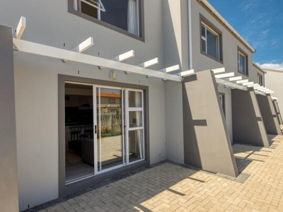 Townhouse For Sale In Stratford Green, Eersterivier