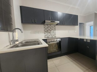 Spacious 3 Bedroom Ground Floor unit with Garden and Patio in Edgemead