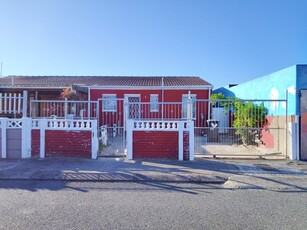 Starter Home in Lentegeur at a BARGAIN PRICE!!!