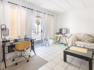 1 Bedroom Apartment Rented in West Beach