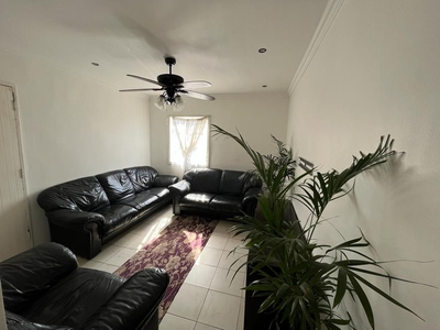 2 Bedroom Apartment For Sale in Caneside
